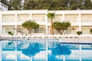 residence with swimming pool